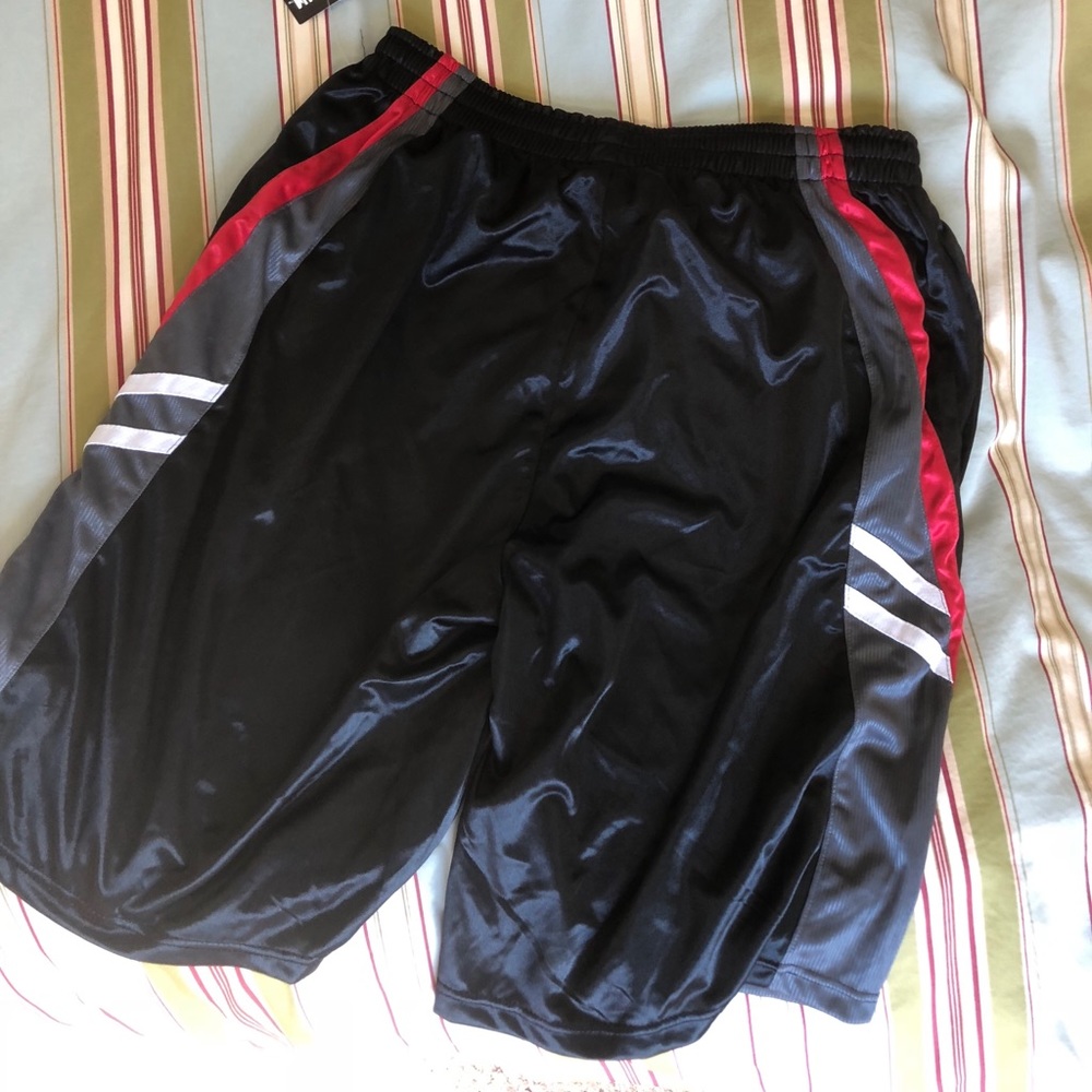 black and red XL men’s basketball shorts
